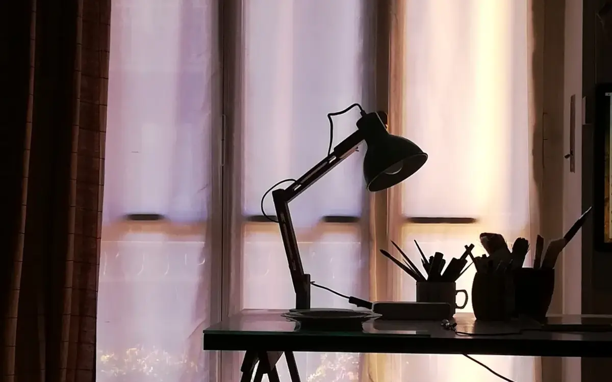 Wie man eine Schreibtischlampe auswählt, um beim Arbeiten oder Lernen eine angemessene Beleuchtung zu gewährleisten?