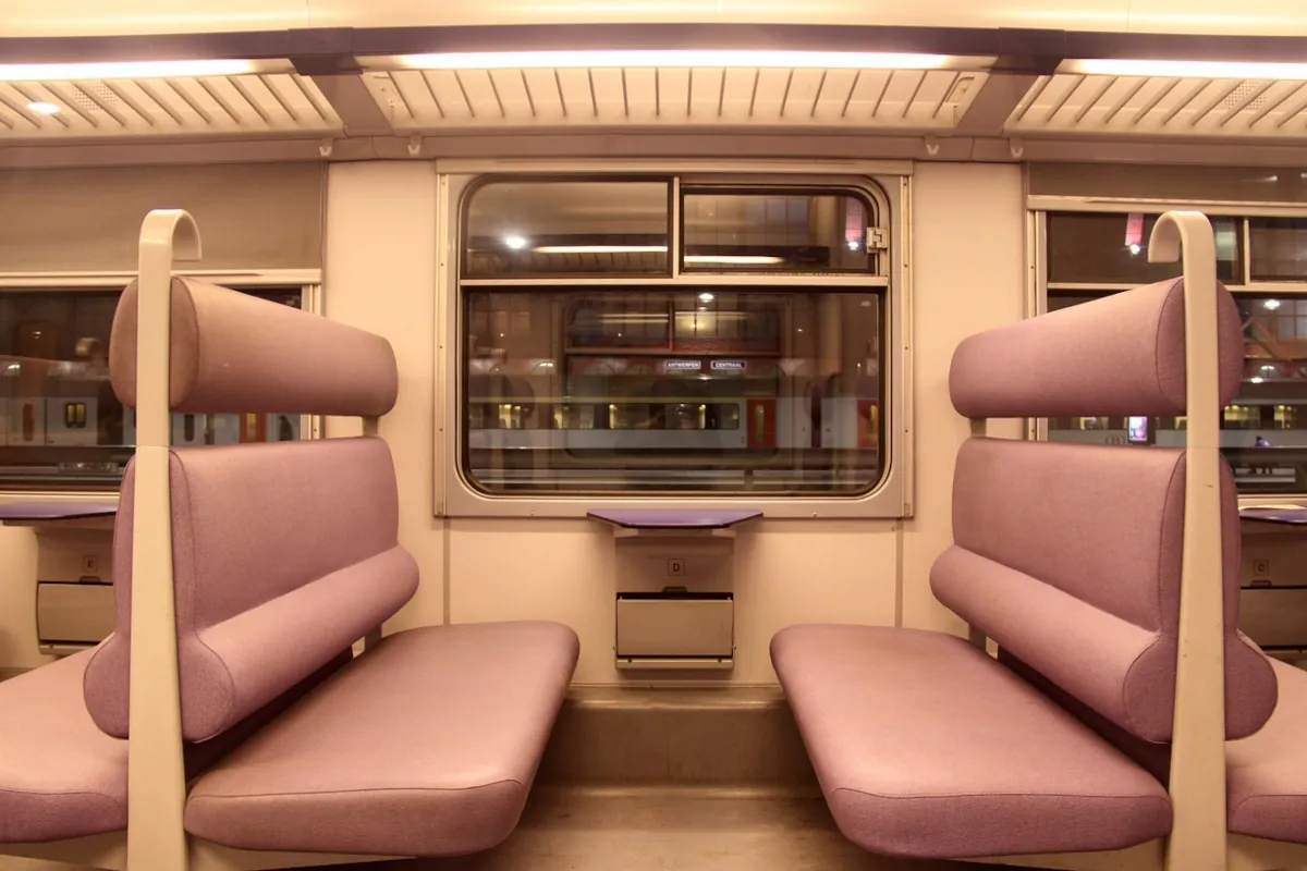 Moderne Beleuchtungslösungen in Bussen, Straßenbahnen und Zügen und ihre Auswirkungen auf die Fahrgäste